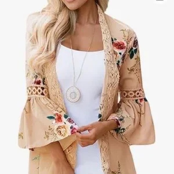 Tops - 💜 2/$25 Beige Floral Kimono